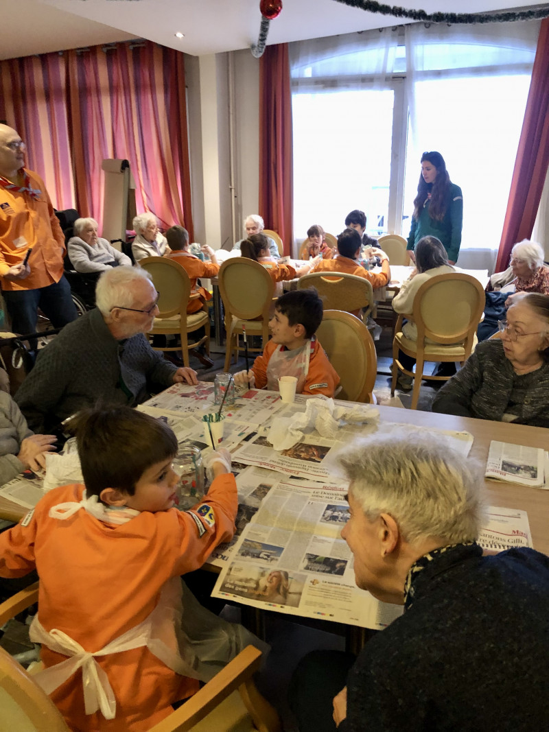 Rencontre intergénérationnelle avec les Scouts et guides de France.